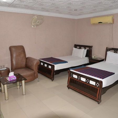 Step Inn Hotel Sukkur Eksteriør billede