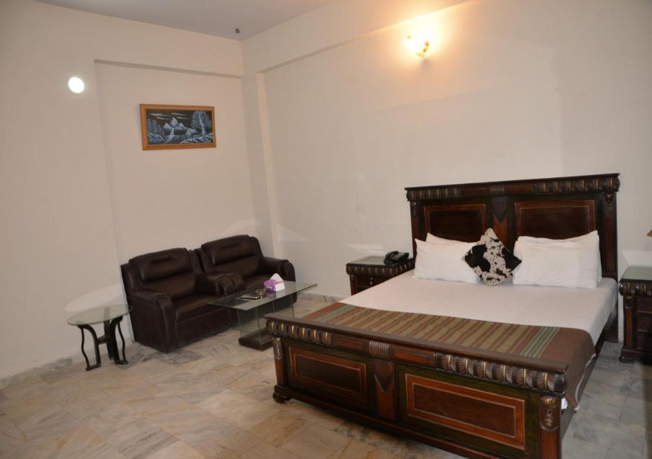 Step Inn Hotel Sukkur Eksteriør billede