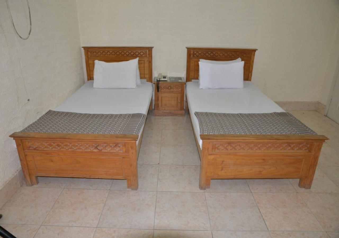 Step Inn Hotel Sukkur Eksteriør billede